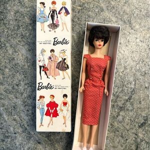 Brunette Bubble Cut Barbie w/Box